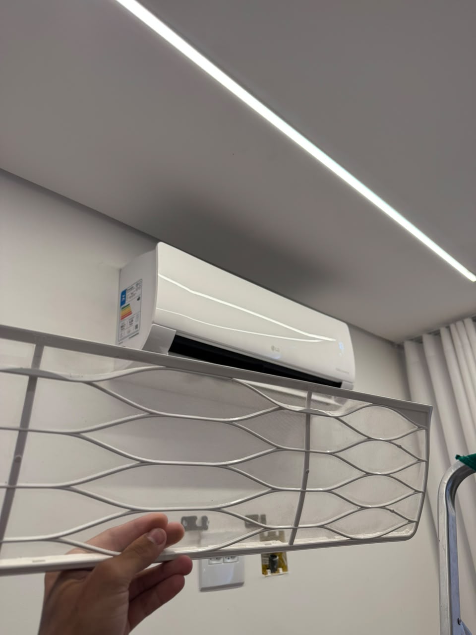 Instalação de ar-condicionado realizada pela RF Clima — Acabamento da instalação